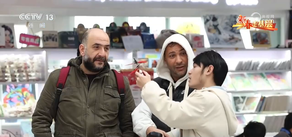 拳”凝聚合力 “品牌出海”成为义乌热词不朽情缘mg网址新春走基层 “攥指成(图3)